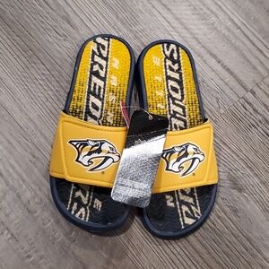 FOCO NHL Nashville Predators Sandals Size Large 2/3
